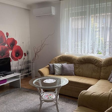 Sueti Nyaralo Villa Balatonmariafurdo Luaran gambar