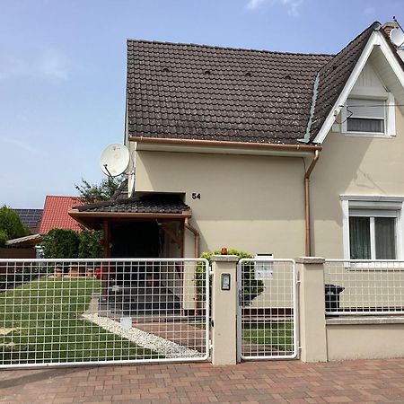 Sueti Nyaralo Villa Balatonmariafurdo Luaran gambar