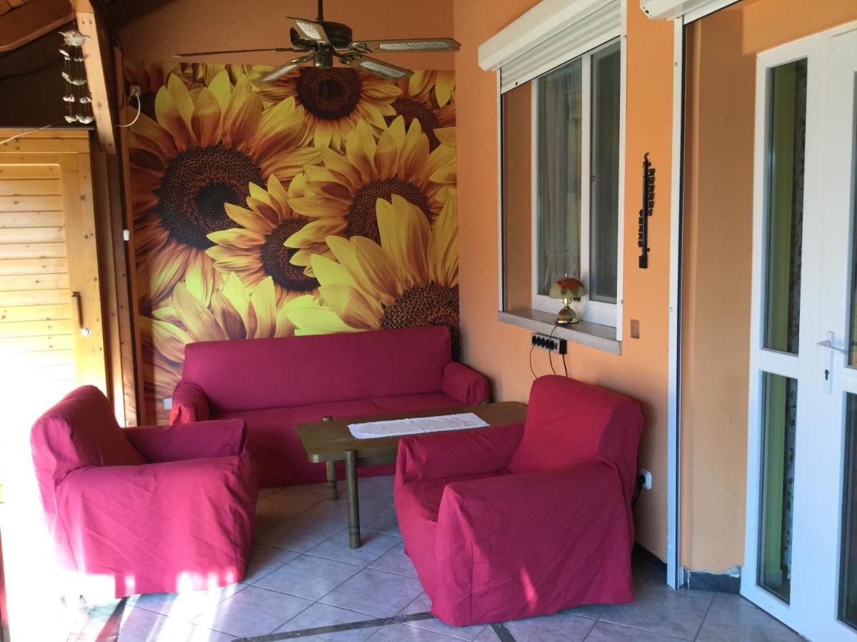 Sueti Nyaralo Villa Balatonmariafurdo Luaran gambar