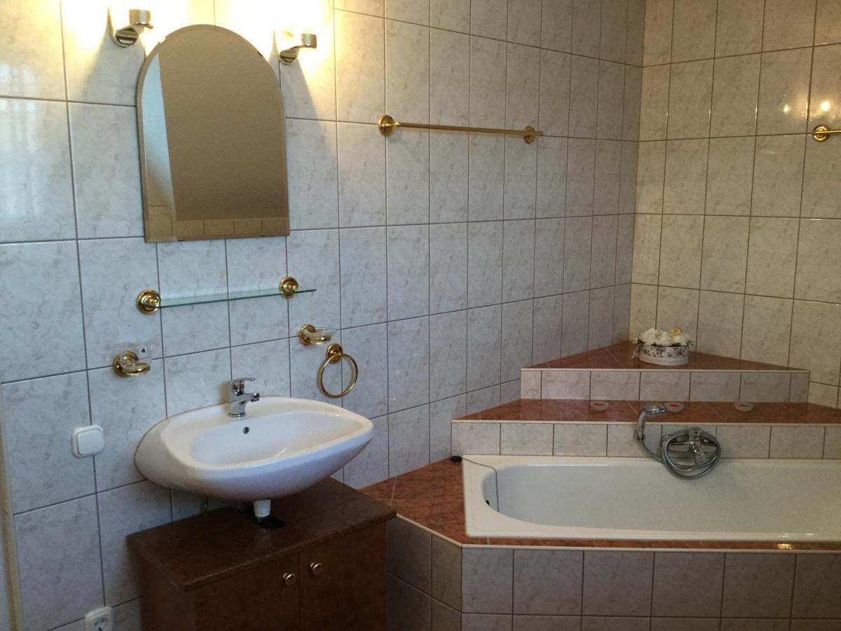 Sueti Nyaralo Villa Balatonmariafurdo Luaran gambar