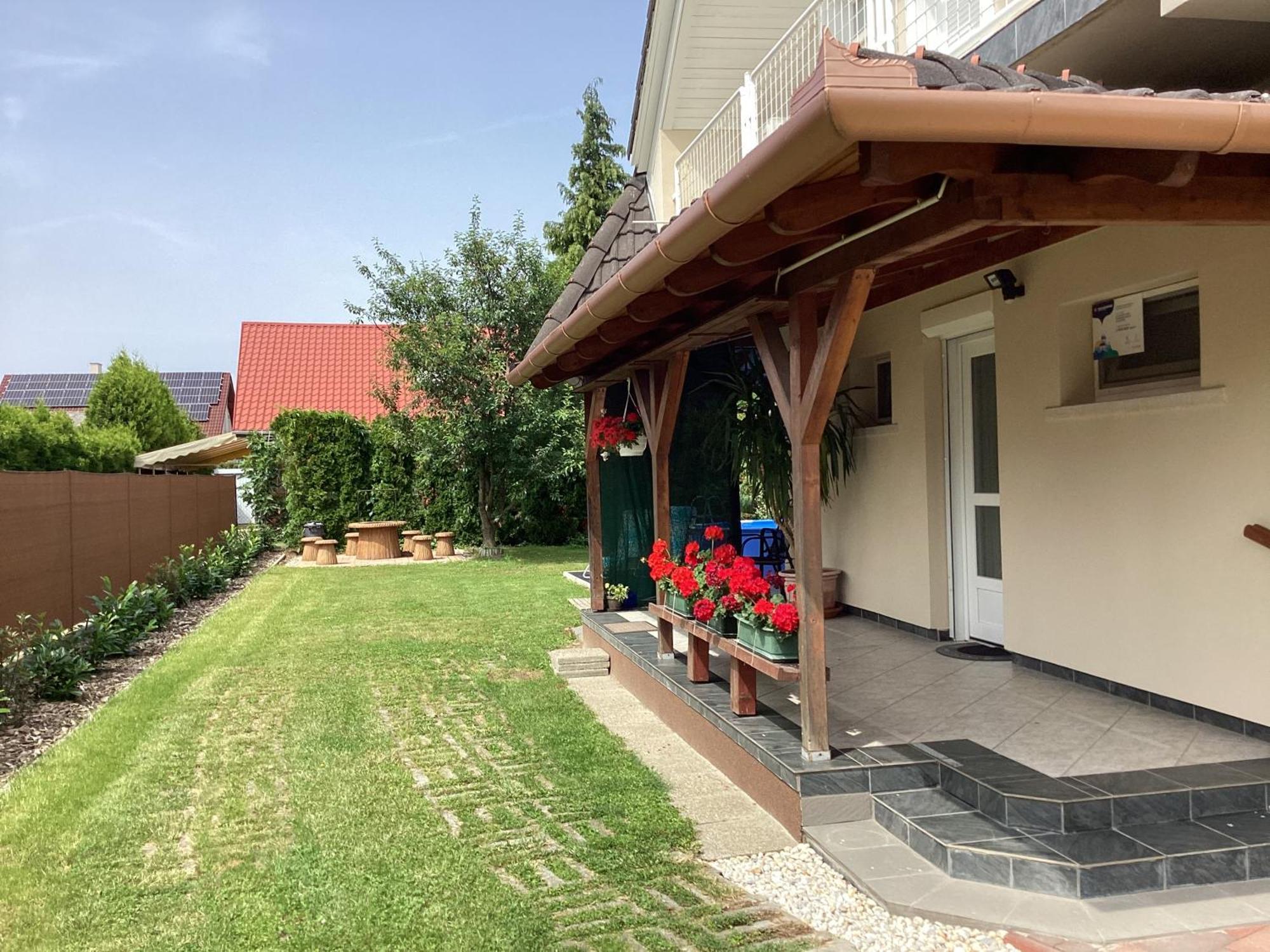 Sueti Nyaralo Villa Balatonmariafurdo Luaran gambar