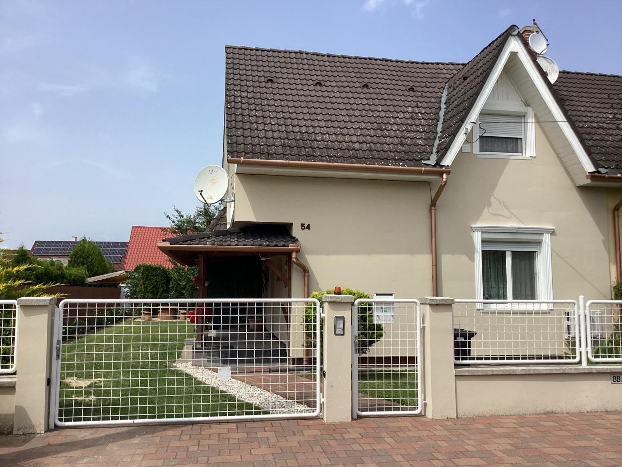 Sueti Nyaralo Villa Balatonmariafurdo Luaran gambar
